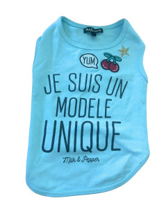 Tee-Shirt pour chien turquoise avec écrit "Je suis un modèle unique" de Milk & Pepper. 

Une taille disponible.